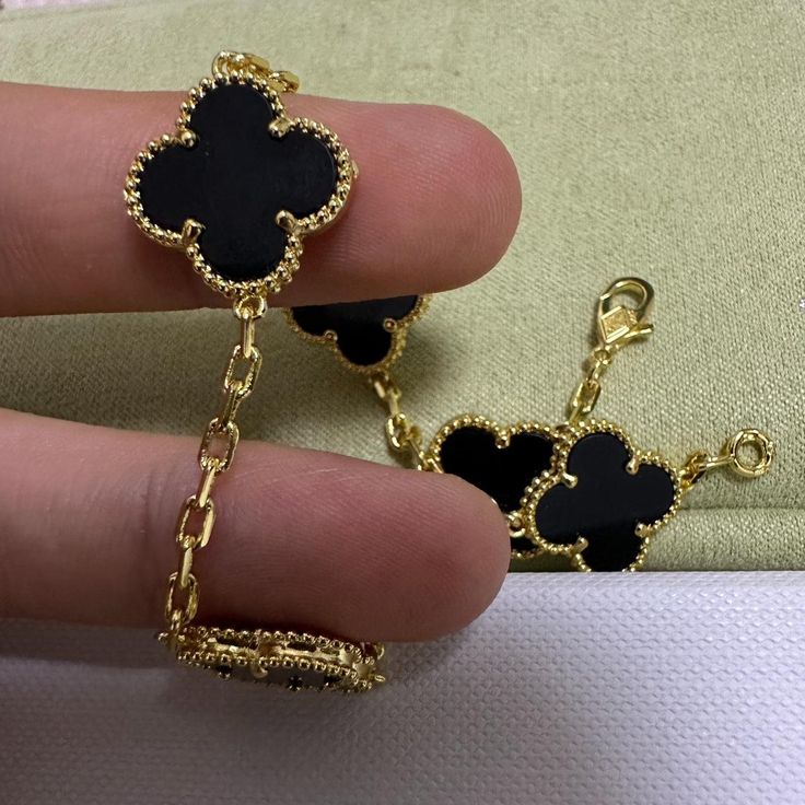 CLOVER 5 MOTIFS BLACK ONYX 18KT GOLD